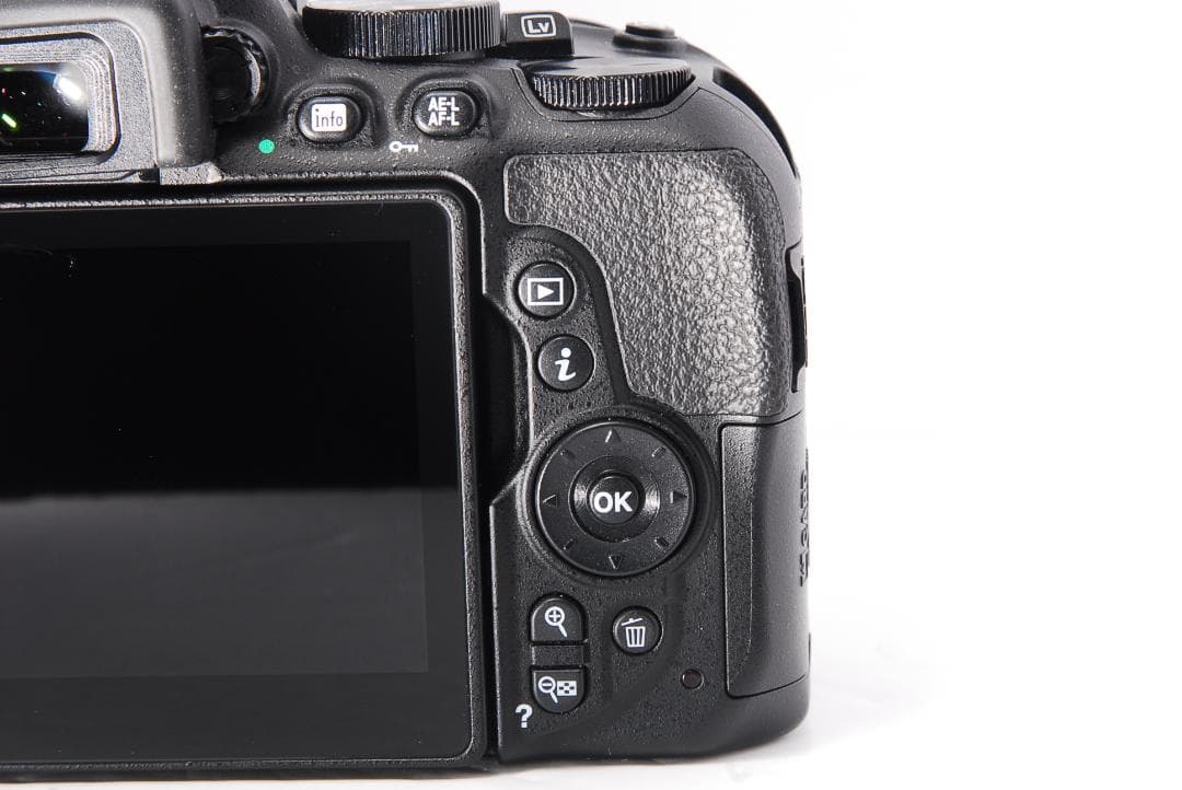 ✨Bluetooth搭載機 ショット数極少✨Nikon D5600 レンズセット