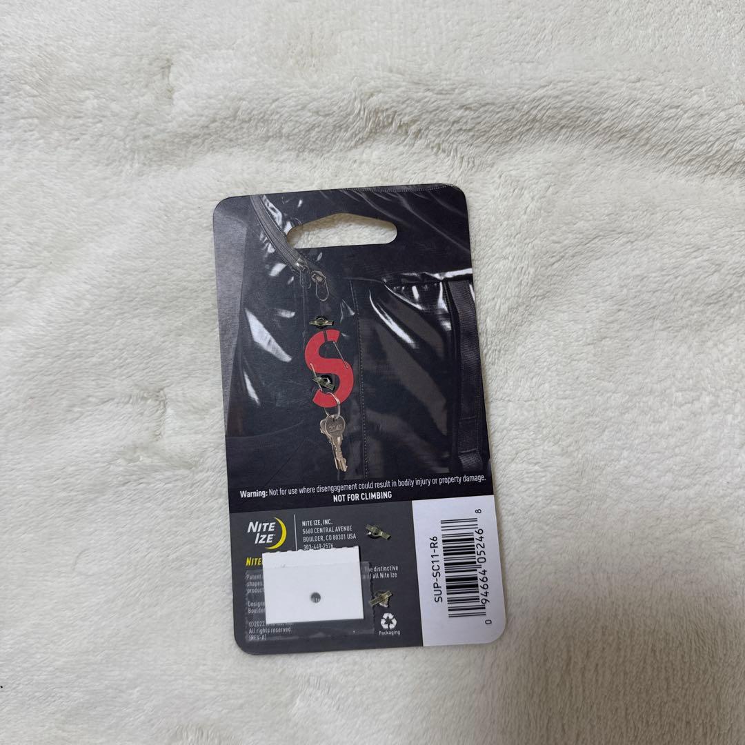 小物 Supreme Nite Ize S LOGO KEYCHAIN