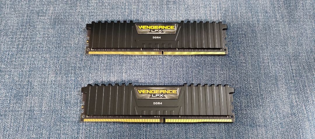 メモリー Corsair VENGEANCE LPX 32GB DDR4 2666MHz