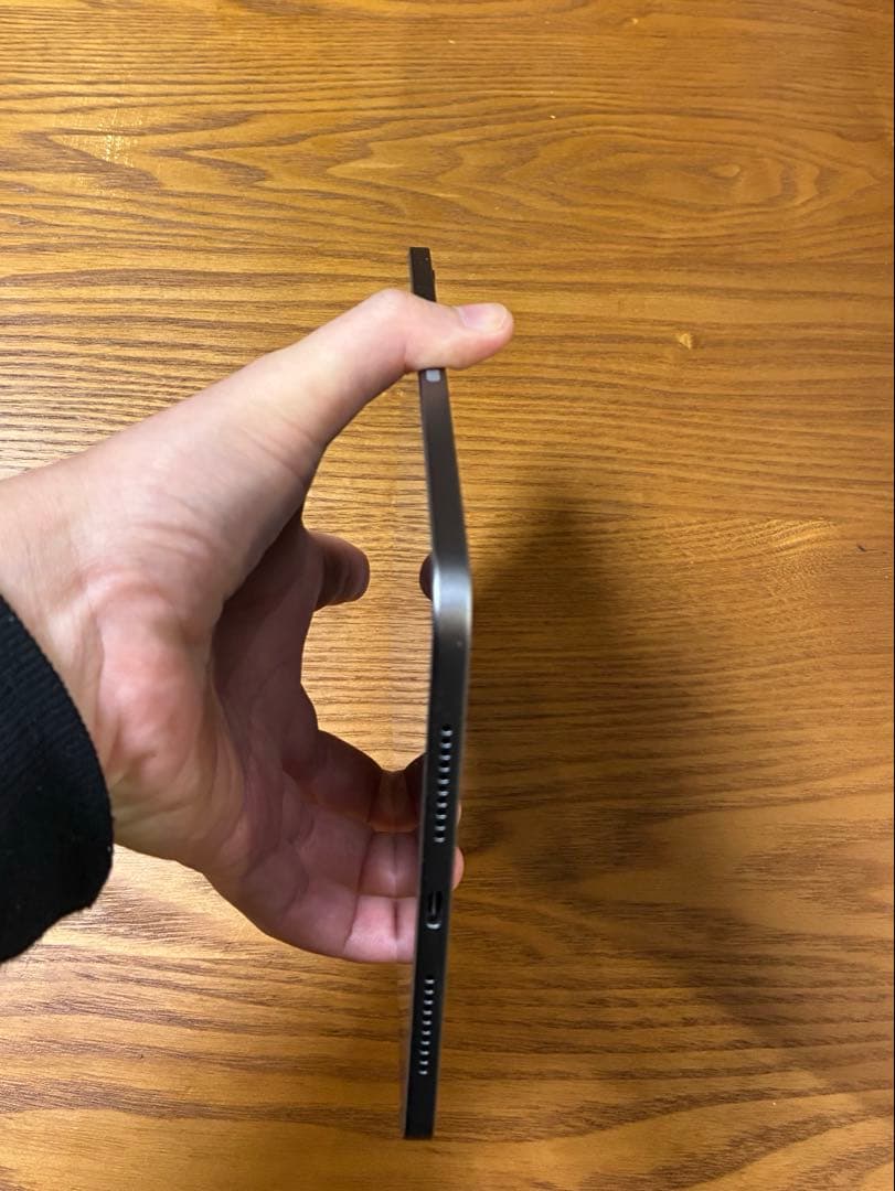 iPad mini 第7世代　本体　純正カバー付き