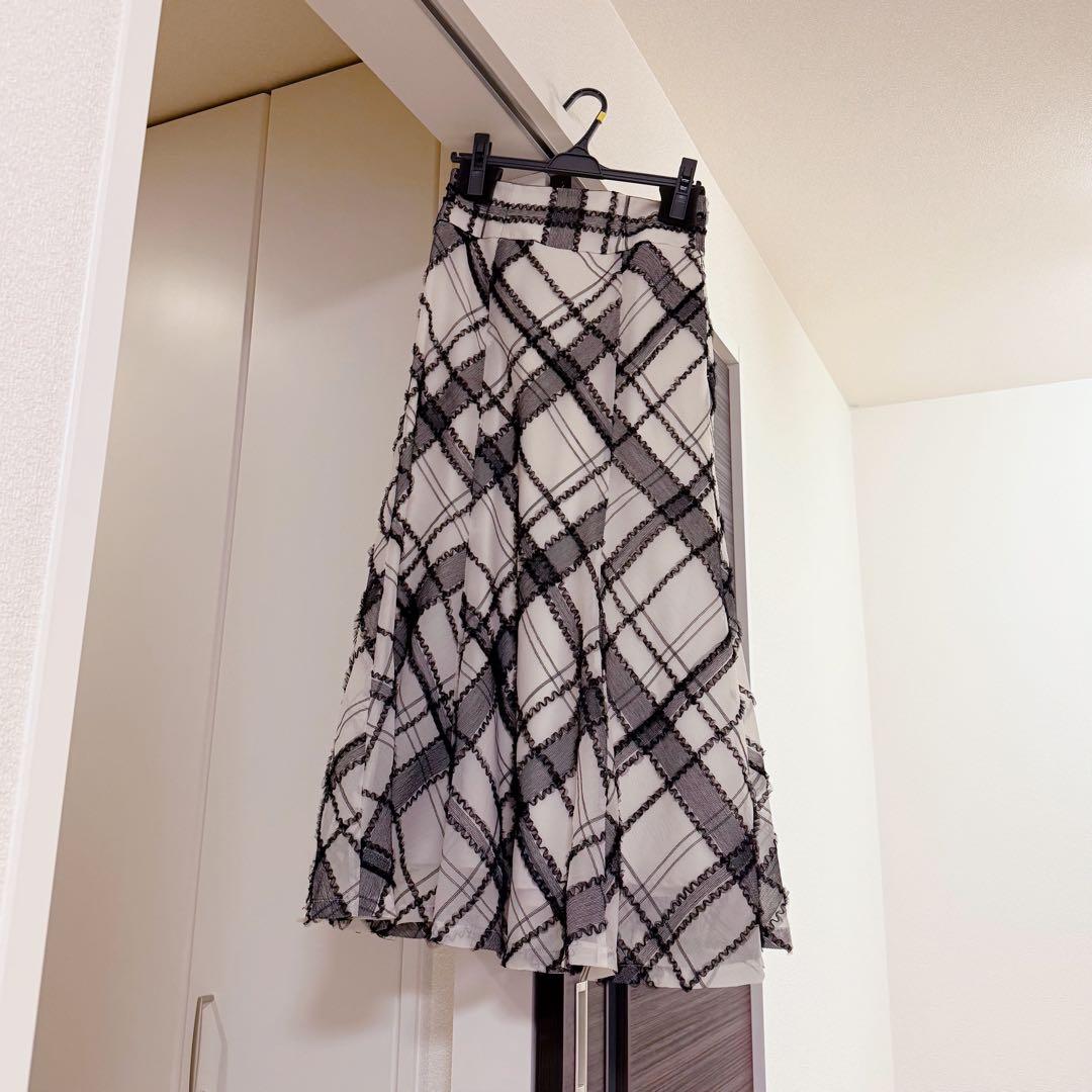【新品タグ付き】Mystrada チュールチェック刺繍スカート（ブラック）