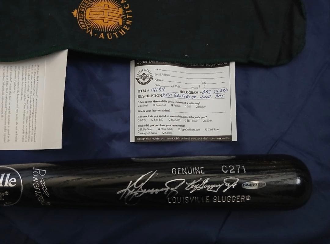 ケン・グリフィーJr 直筆サインバット　MLB の認証付き
