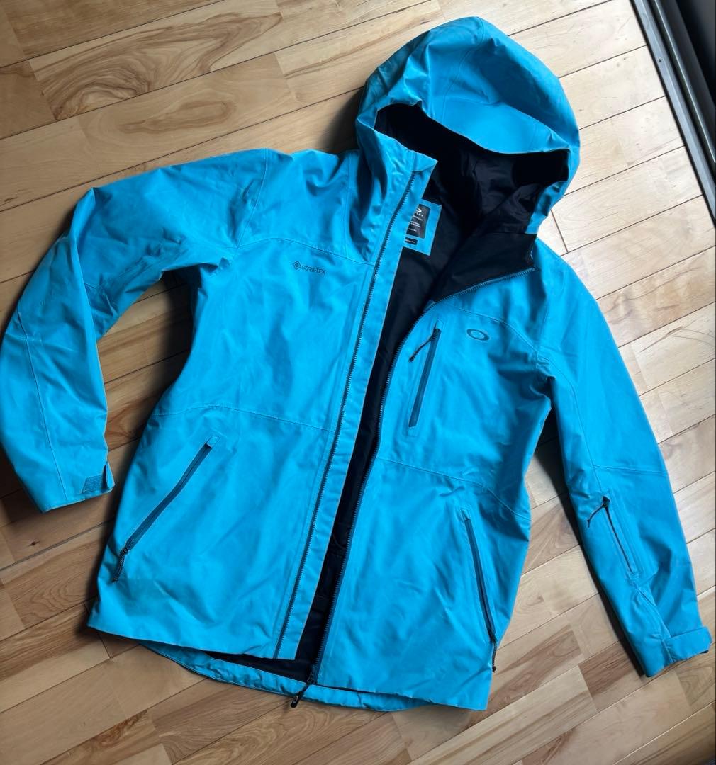 OAKLEY（オークリー）の スノーボード用 GORE-TEX ジャケットです。