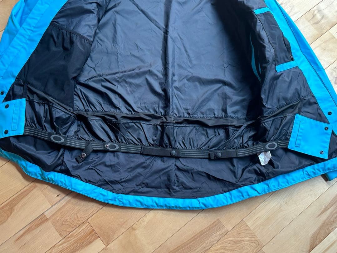 OAKLEY（オークリー）の スノーボード用 GORE-TEX ジャケットです。