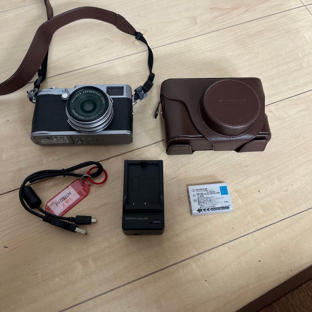 富士フイルムFain Pix X100 シルバー