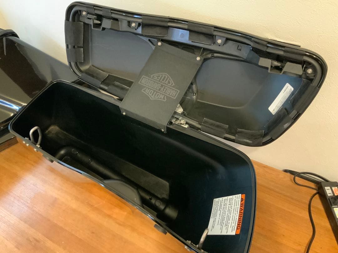 ハーレー　ツーリングモデル　サドルバッグ　アレンネスラッチカバー