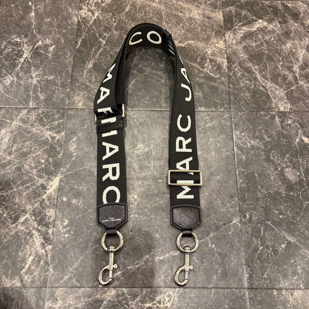 ⭐︎ 新品未使用 ⭐︎ MARC JACOBS ザ アウトライン ロゴ ストラップ