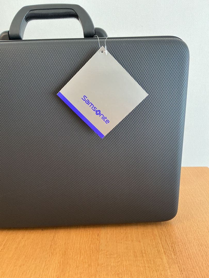 ☆新品未使用　サムソナイト　アタッシュケース　送料無料！