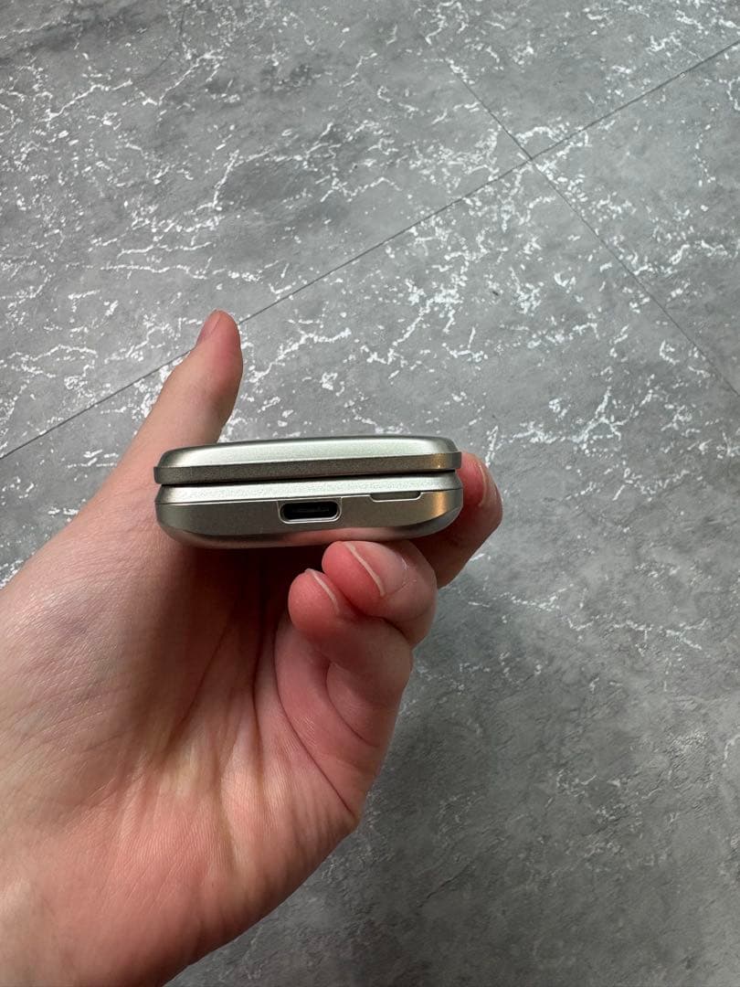 かんたんケータイライト　KYF43 シャンパンゴールド　おまけ付き