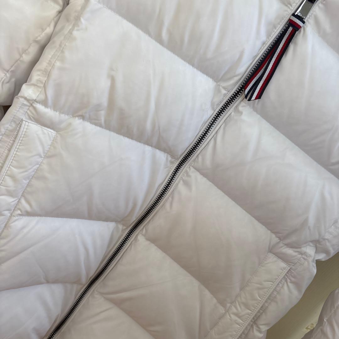   ホワイトダウンジャケット
