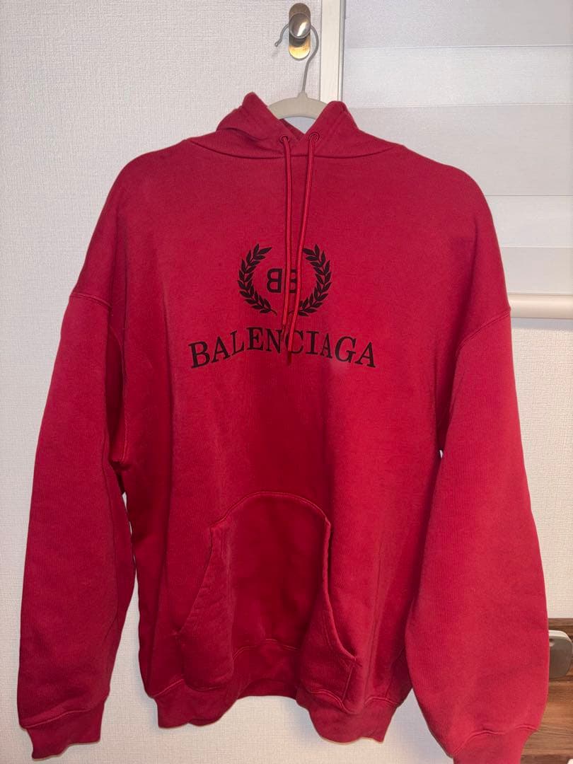 BALENCIAGA レッド パーカー ロゴ入り