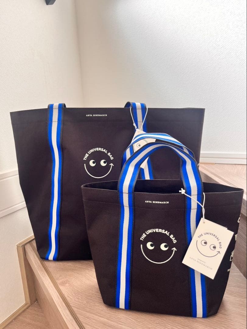 アニヤ・ハインドマーチ　THE UNIVERSAL BAG 大小セット