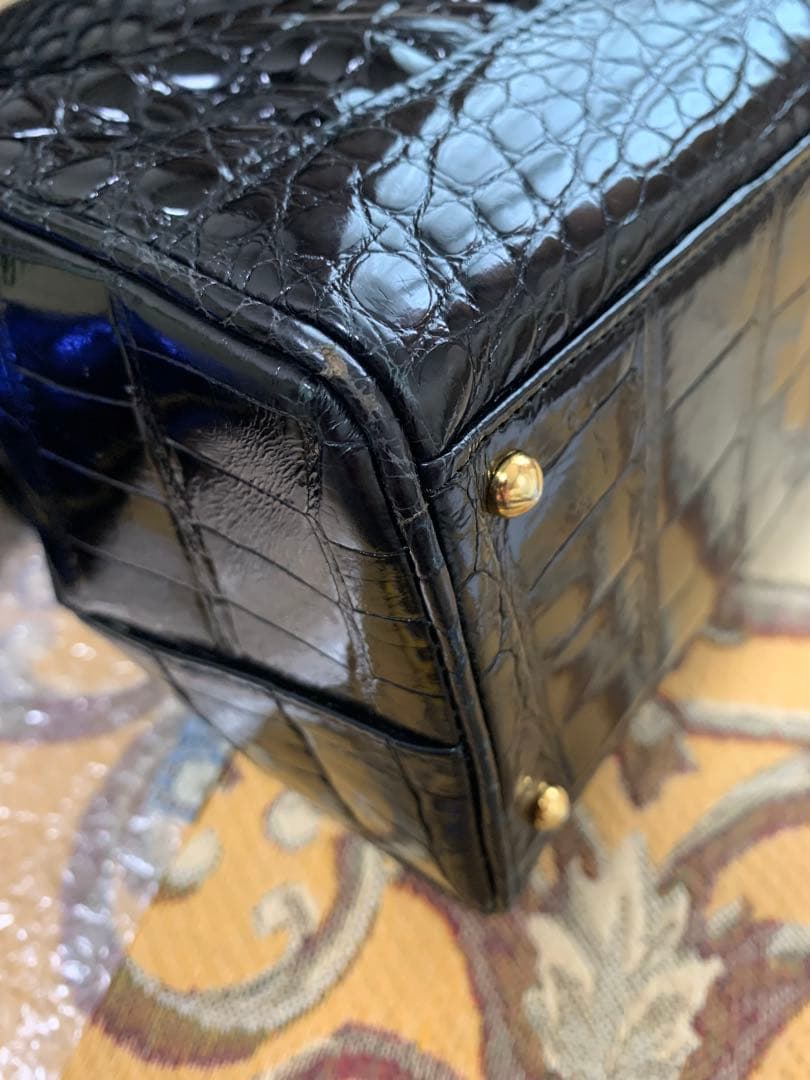 BALLY シャイニングクロコダイルハンドバッグ黒　ドイツ製