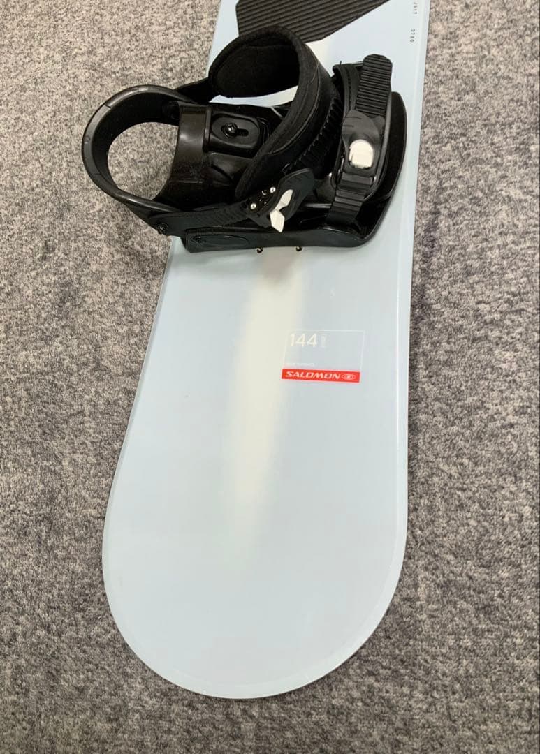 良品　SALOMON スノーボード 144cm バインディング付