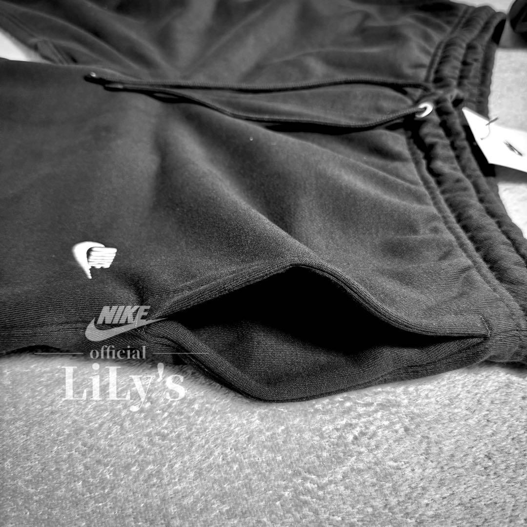 【新品未使用】NIKE上下セットアップ　2XLサイズ　黒　ブラック　ロゴ刺繍