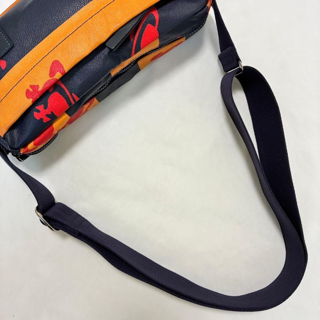 【美品】ヴィヴィアンウエストウッド ボディバッグ レザー オーブ レザー 肩掛け