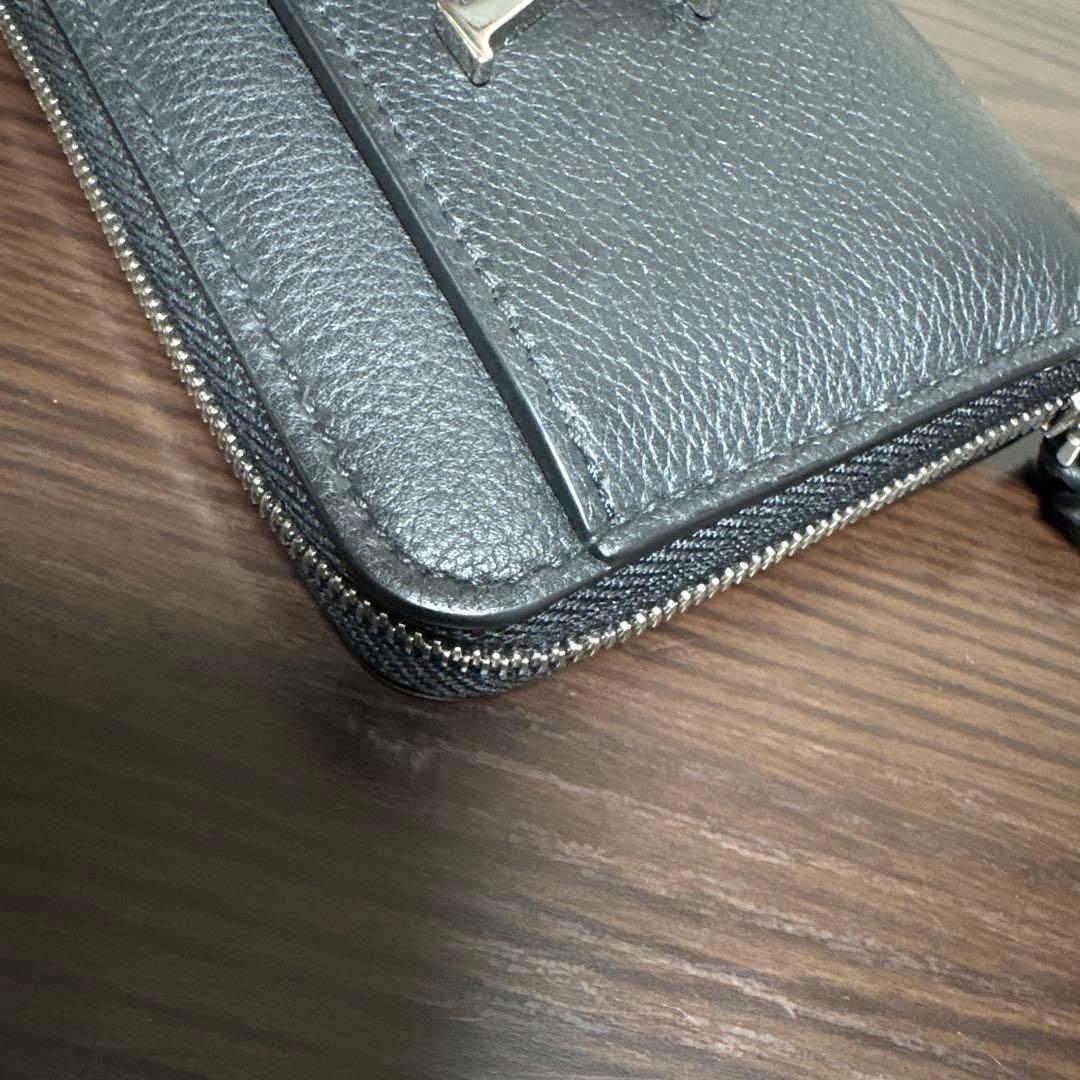 LOUIS VUITTONロックミージッピーパースケース