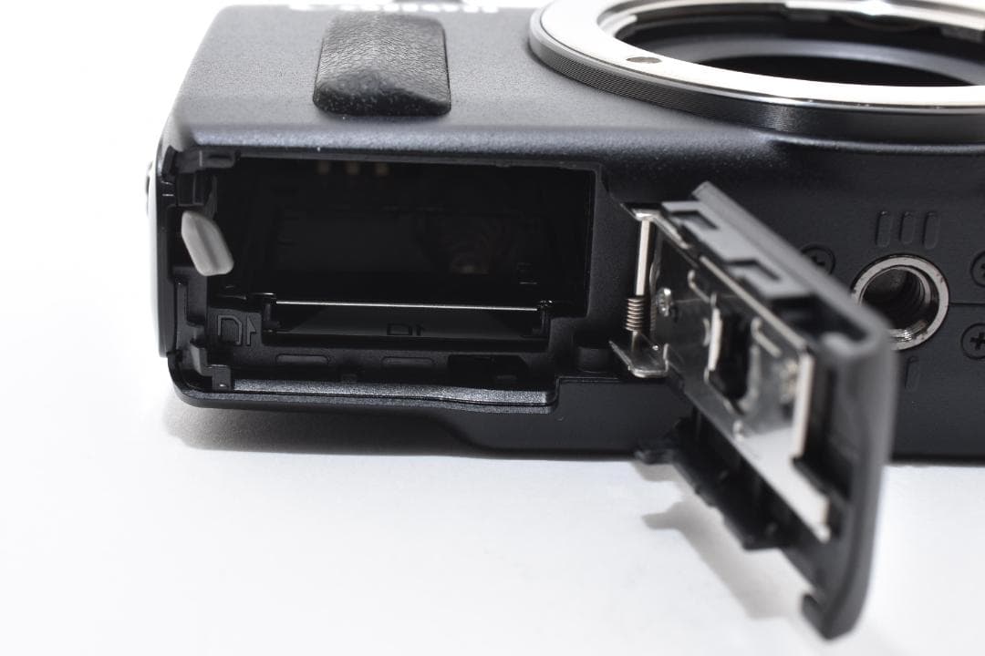 Canon EOS M ミラーレスデジタルカメラボディ フラッシュ 90EX