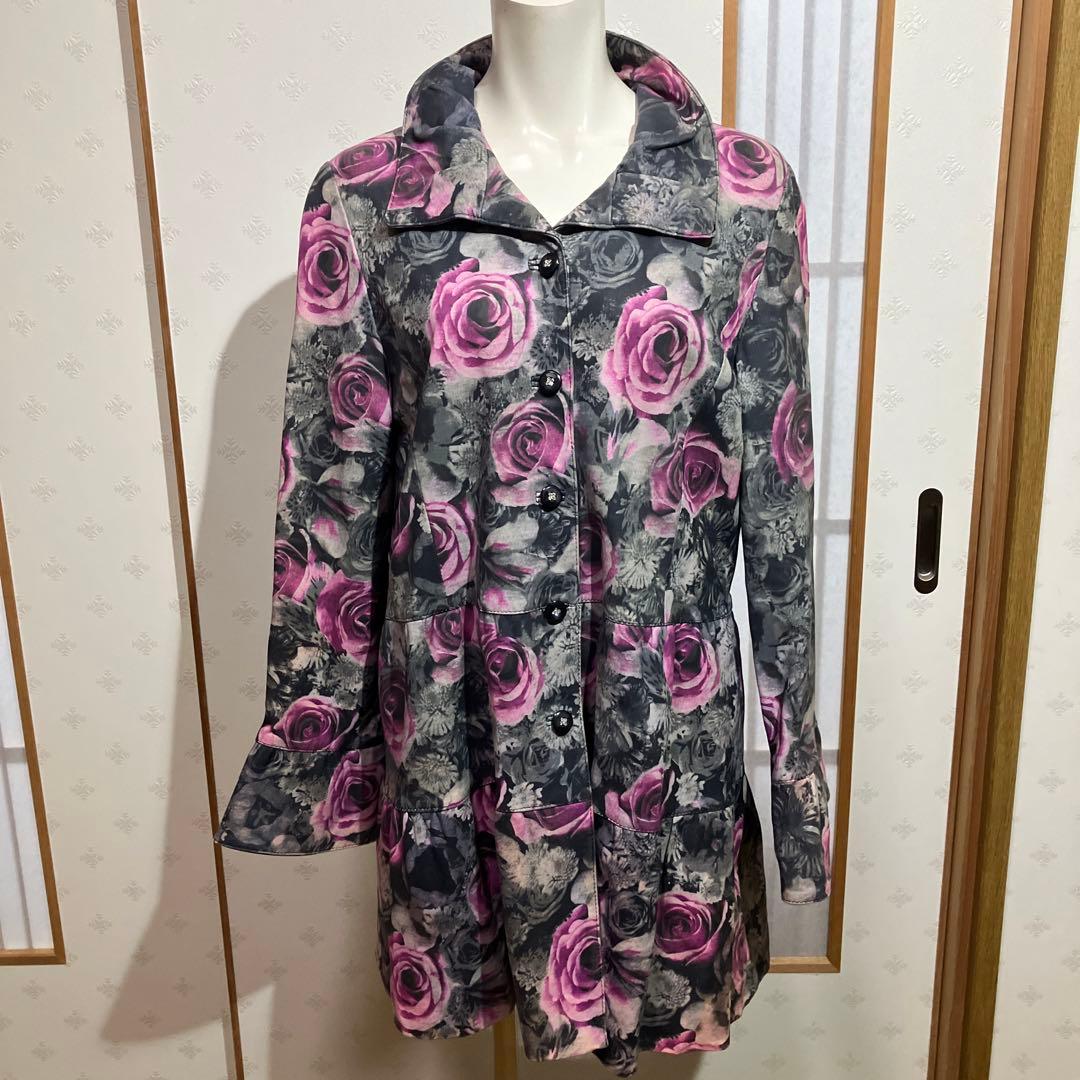羊革　バラ柄ボタン付きコート グレー/ピンク　　　　ジャケット　フレア　薔薇