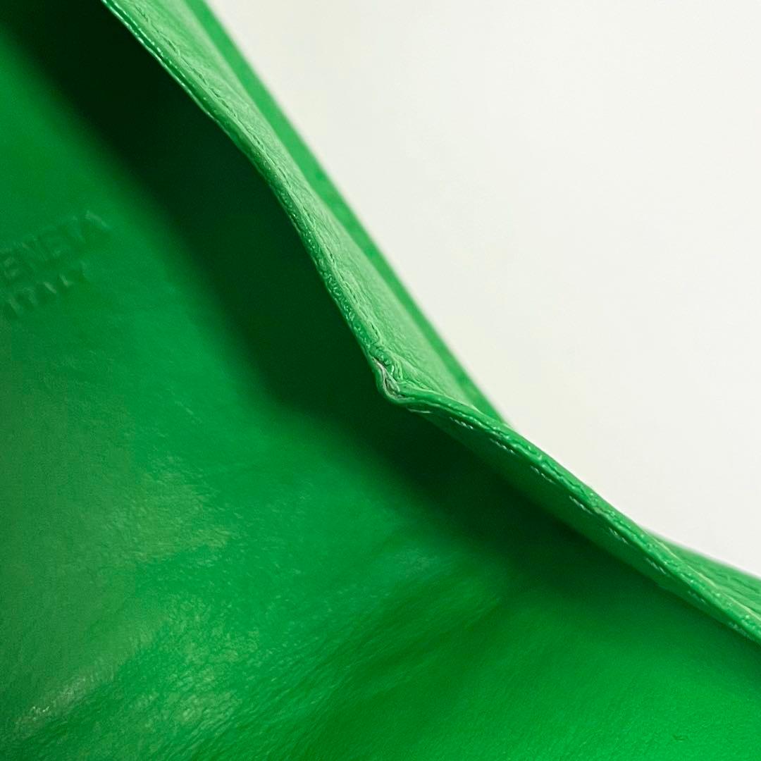 ボッテガヴェネタ　イントレチャート　ケース　折りたたみ　レザー　グリーン