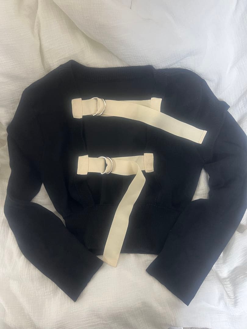LEINWANDE ストラップ付き　黒ニット　バックベルト