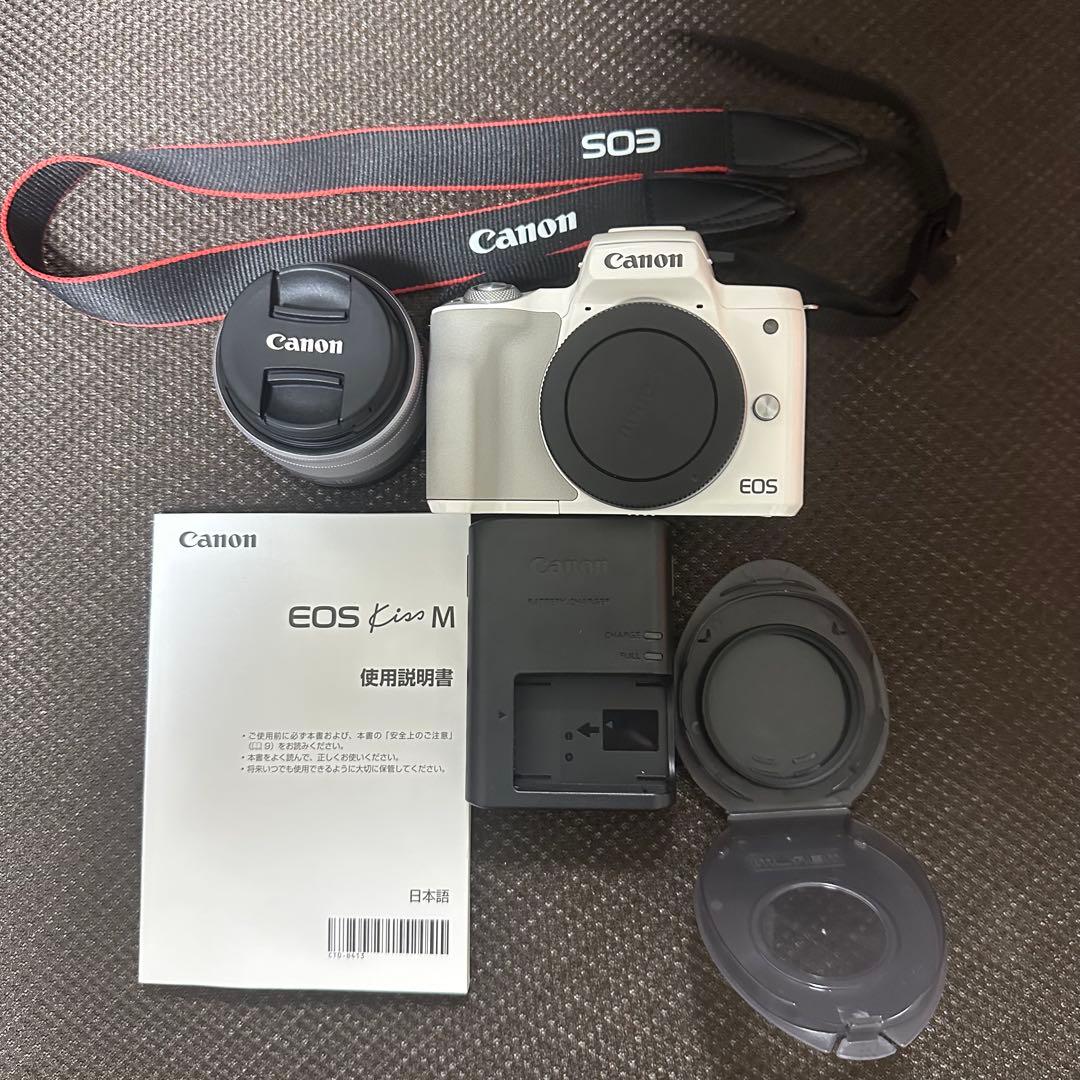 【匿名配送】Canon EOS Kiss M ホワイト 15-45mmレンズ