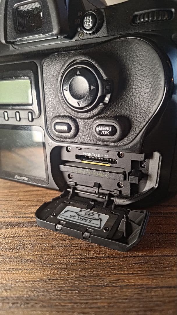 動作品 FUJIFILM S3Pro FinePix デジタル一眼レフカメラ