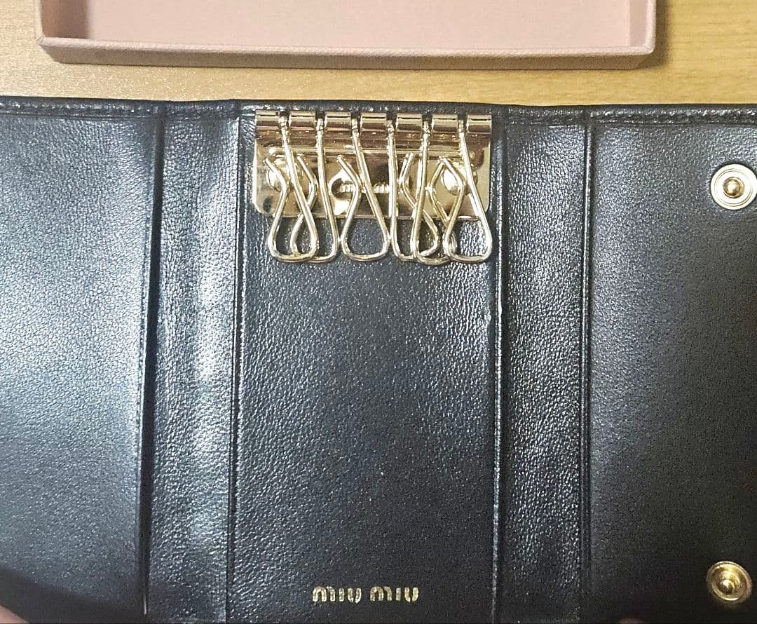 MIU MIU ドット柄 レザーキーケース新品未使用品
