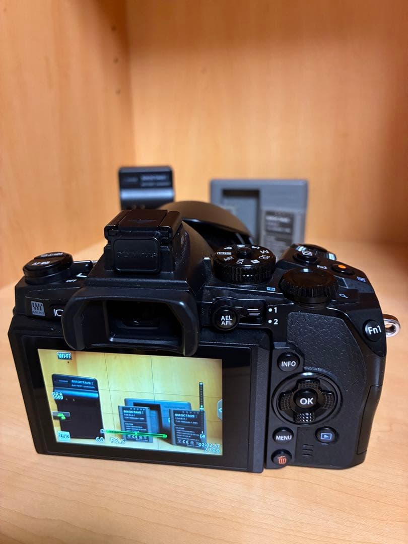 【美品】OLYMPUS OM-D E-M1ミラーレス一眼カメラ