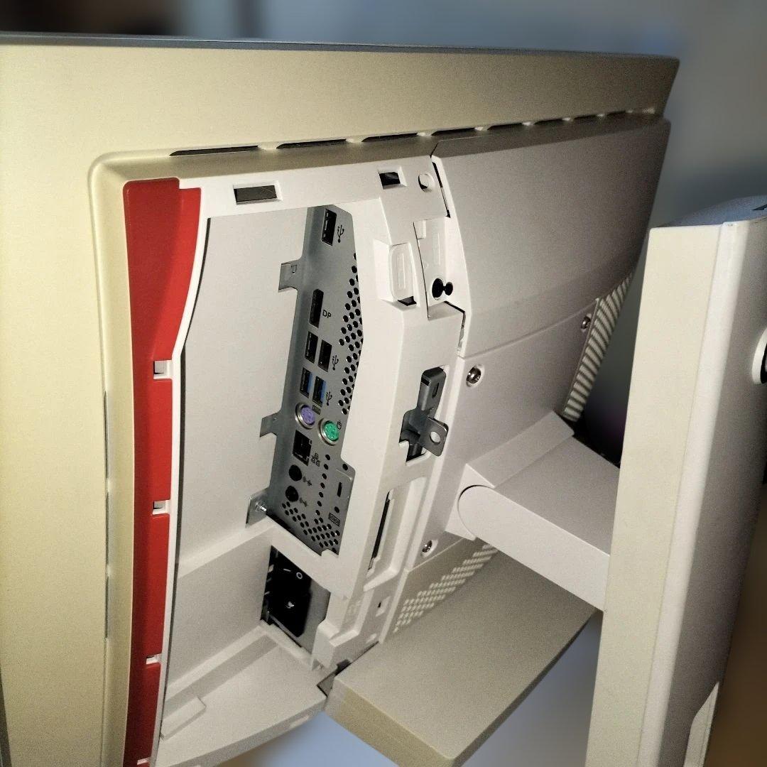 ESPRIMO K558Tディスプレイ一体型PC