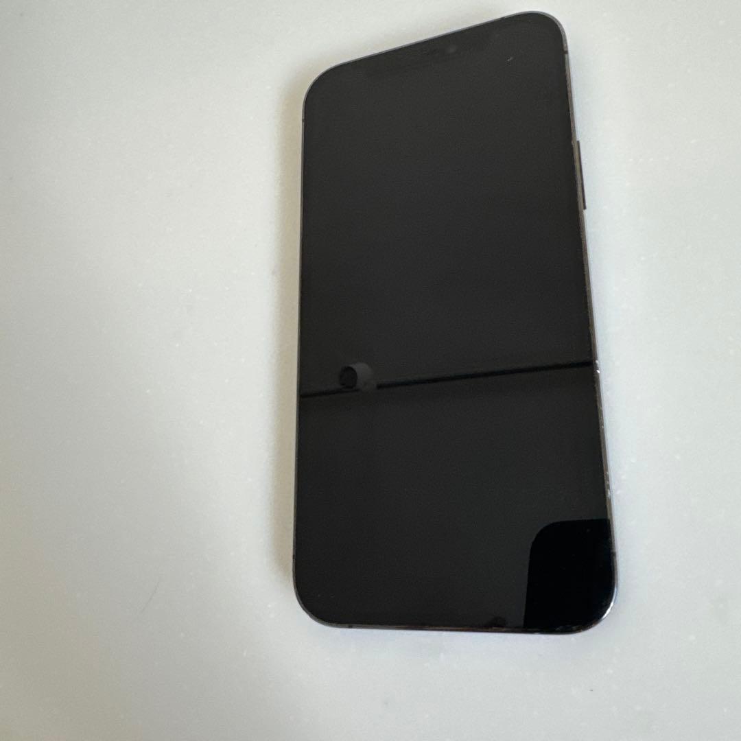 iPhone 12 Pro 背面ひび割れ