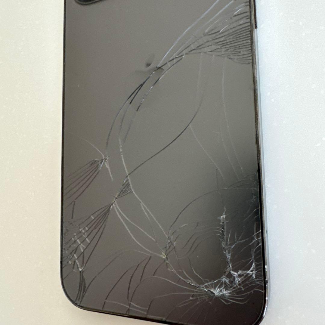 iPhone 12 Pro 背面ひび割れ