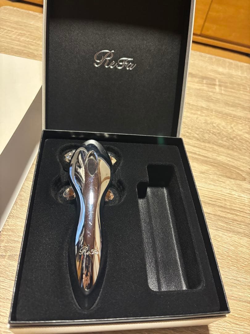 ReFa4CARAT 専用ボックス付き