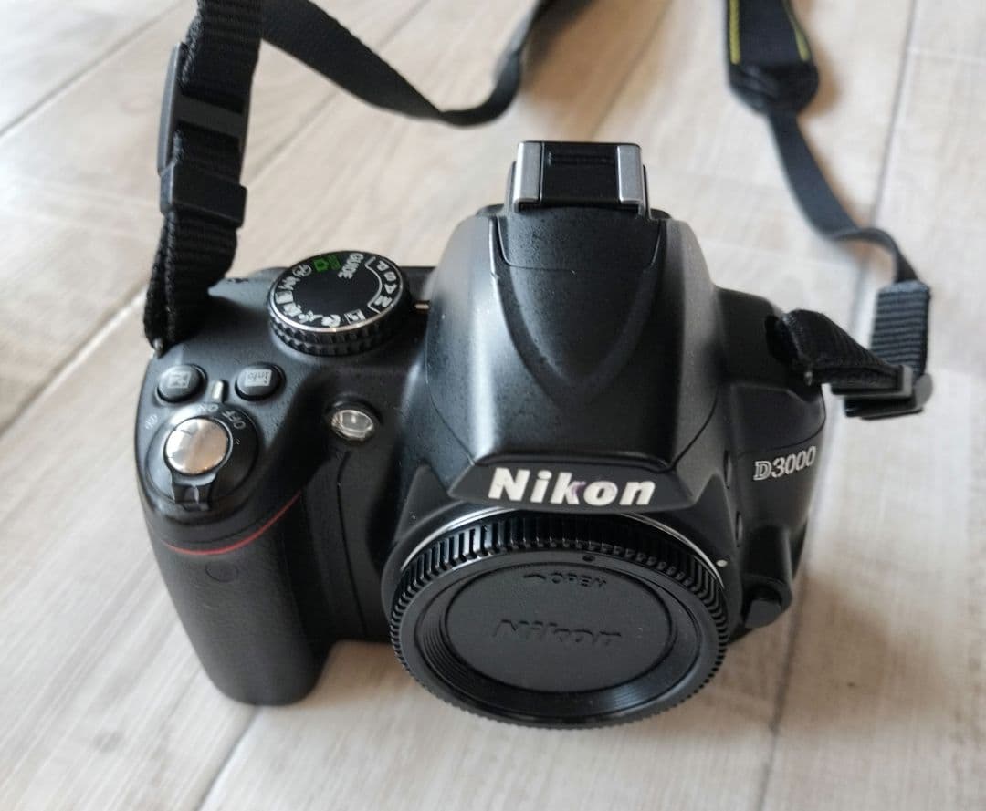 一眼レフカメラNikon D3000 レンズ付