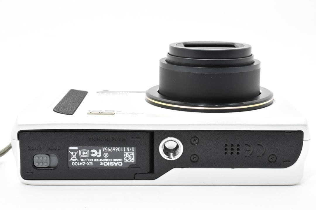 カシオ　CASIO EXILIM EX-ZR100 ホワイト