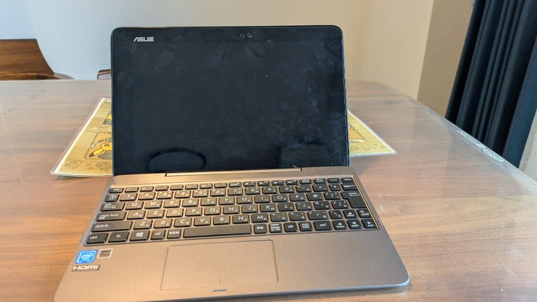 ノートパソコン　タブレット　PC　ASUS