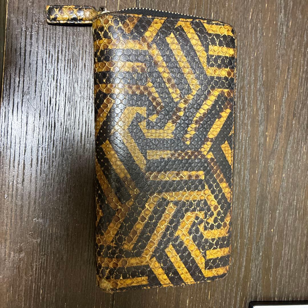 グッチのカレイドパイソンラウンドファスナー長財布