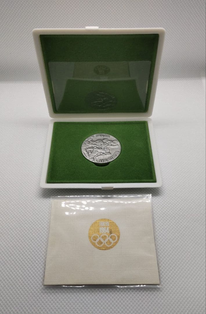 1964年東京オリンピック 銀メダル【未使用】➕ 説明書 ➕ ケースの1セット