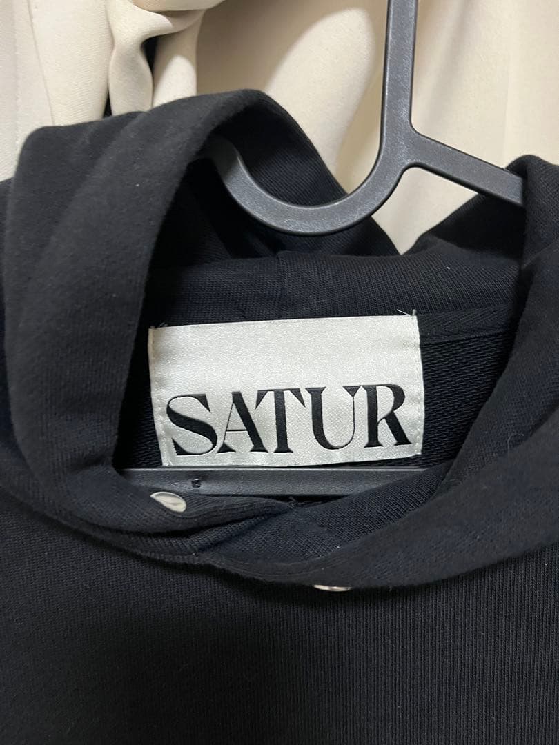 Satur刺繍 黒 パーカー　韓国