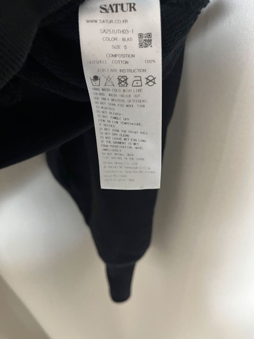 Satur刺繍 黒 パーカー　韓国