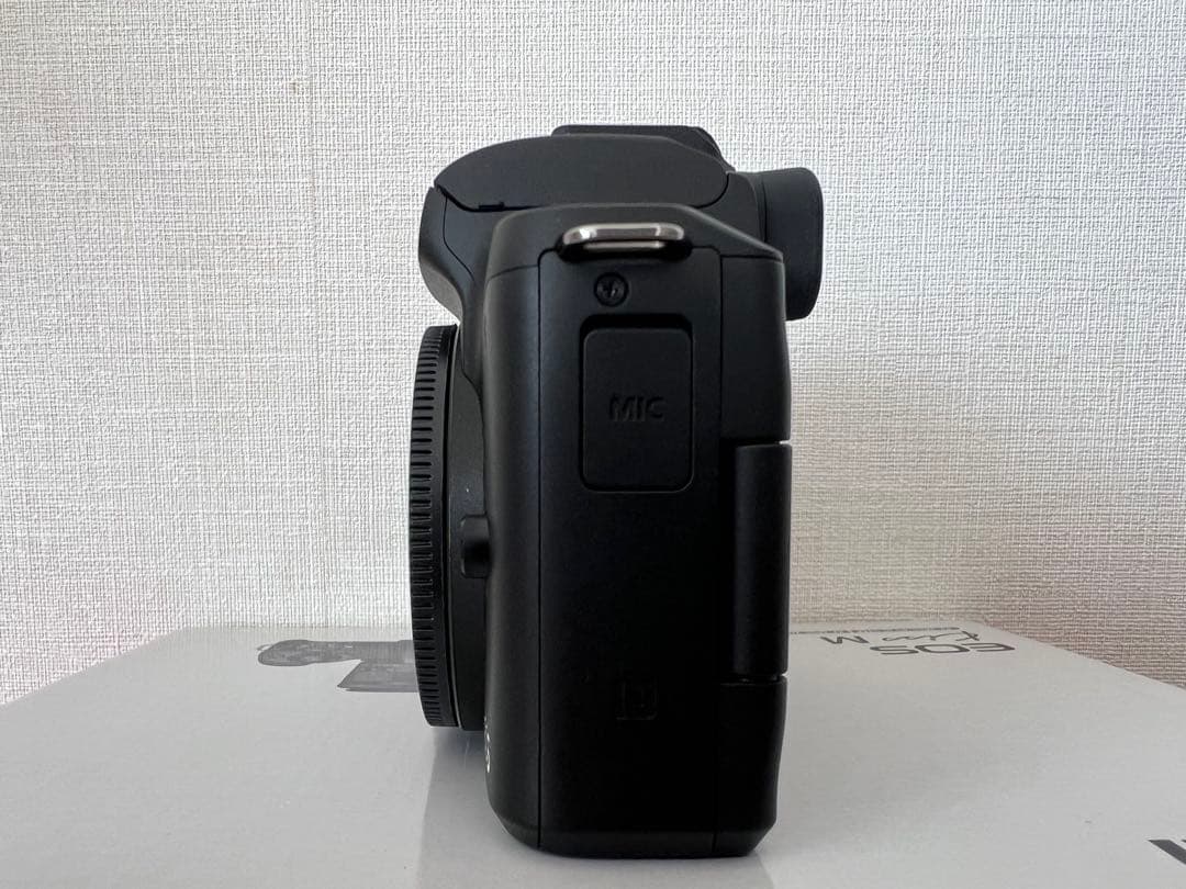 Canon EOS Kiss M ダブルズームキット ブラック【動作確認済】