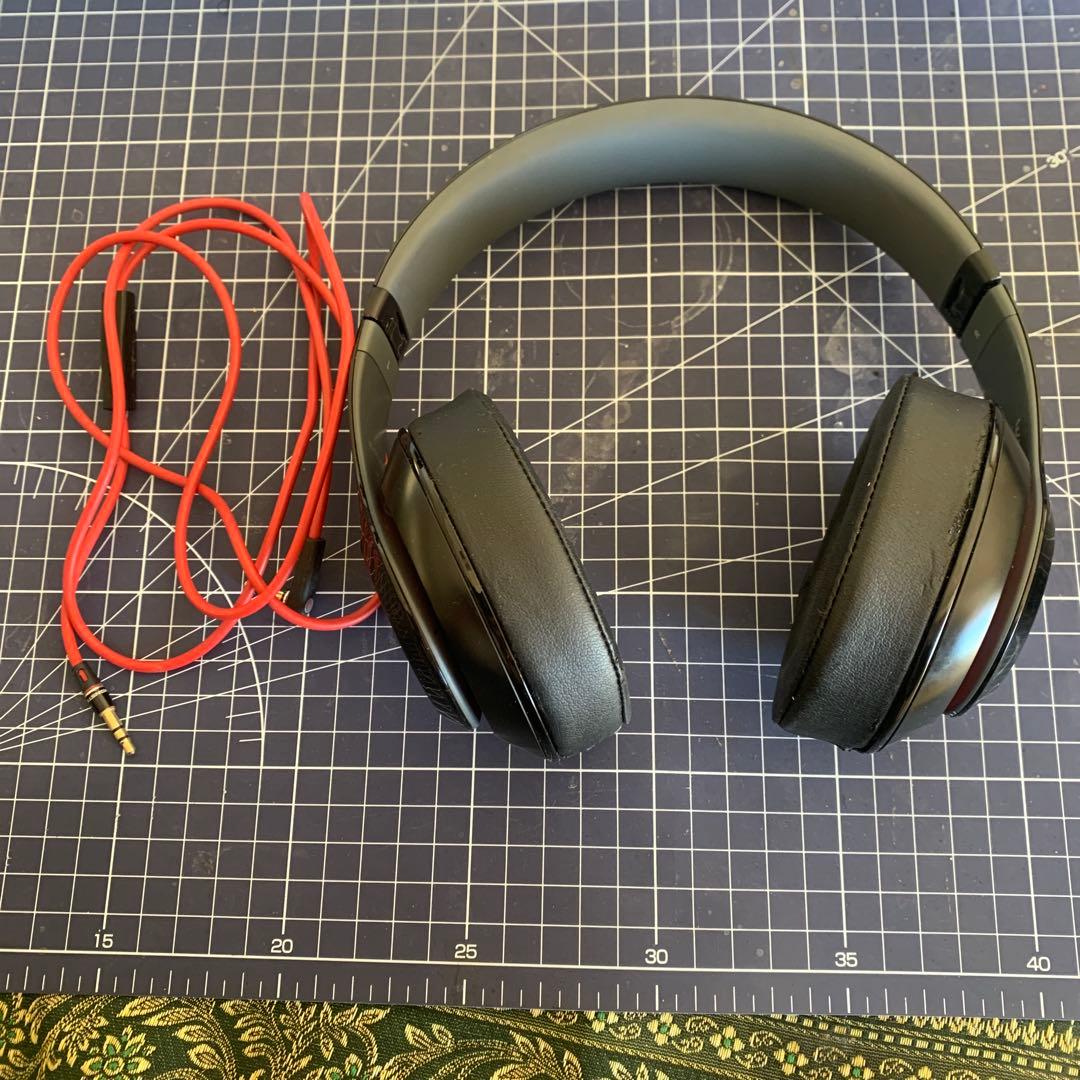 Beatsヘッドフォン ブラック 赤いケーブル付き