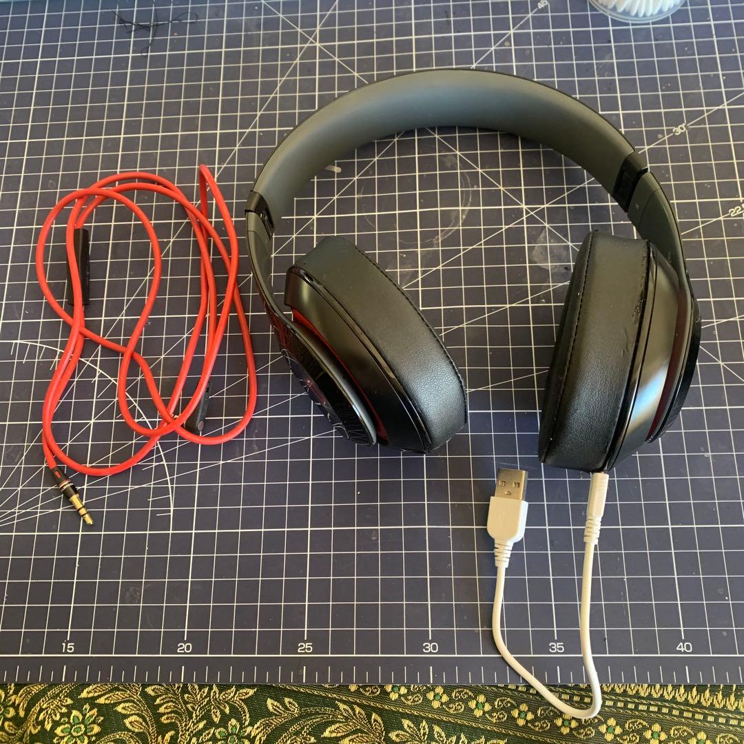 Beatsヘッドフォン ブラック 赤いケーブル付き