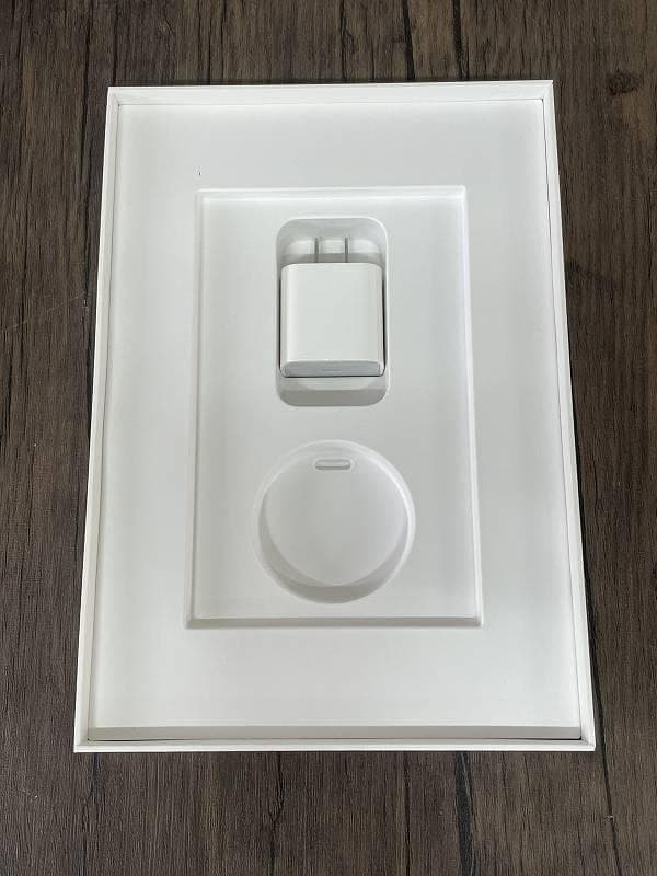 ⑧【美品】iPad Apple 第9世代　Wi-Fiモデル　64GB