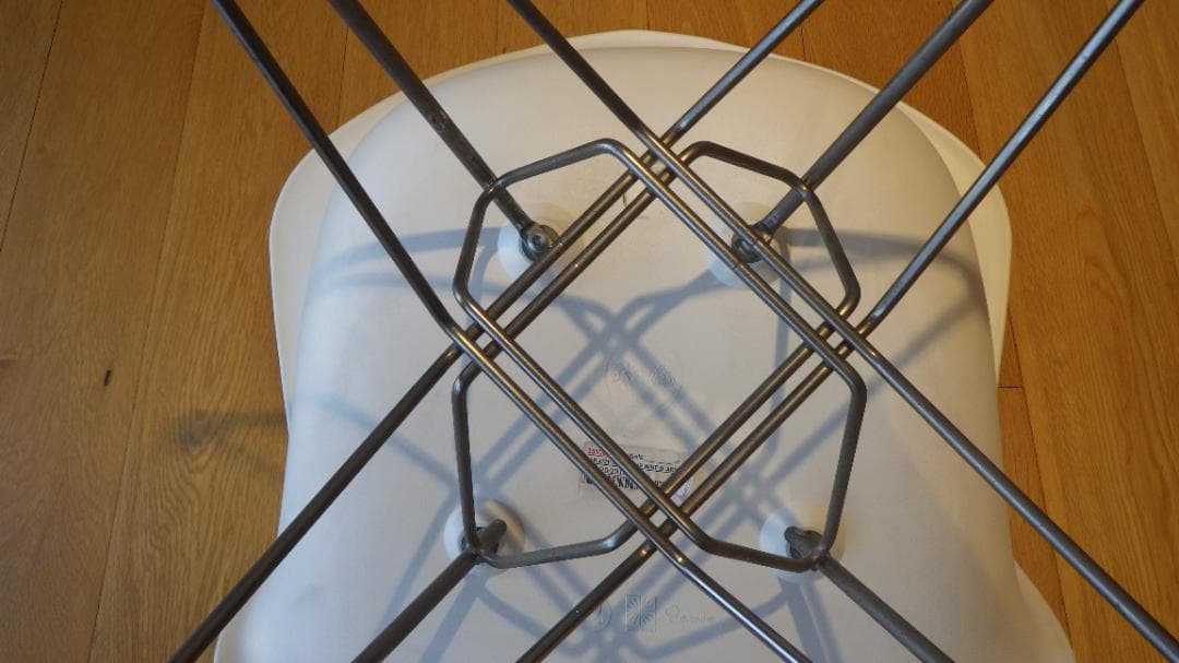 イームズ　プラスチックシェルアーム６　ホワイト