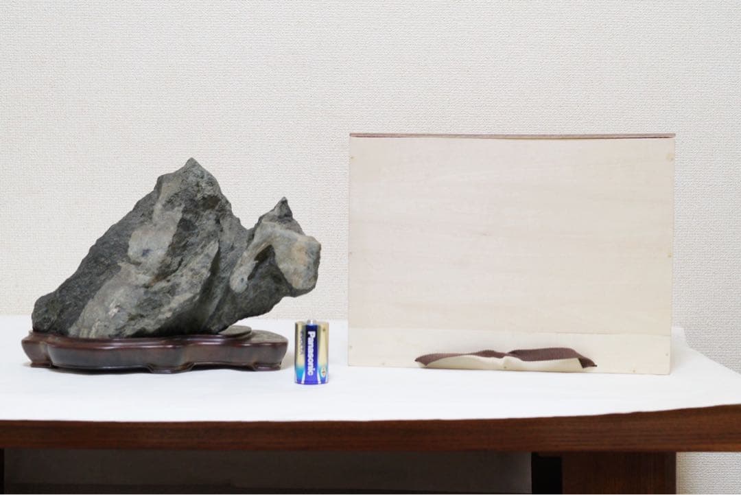 福岡県　千仏石　紫檀台座、箱付き　鑑賞用石　水石　天然石