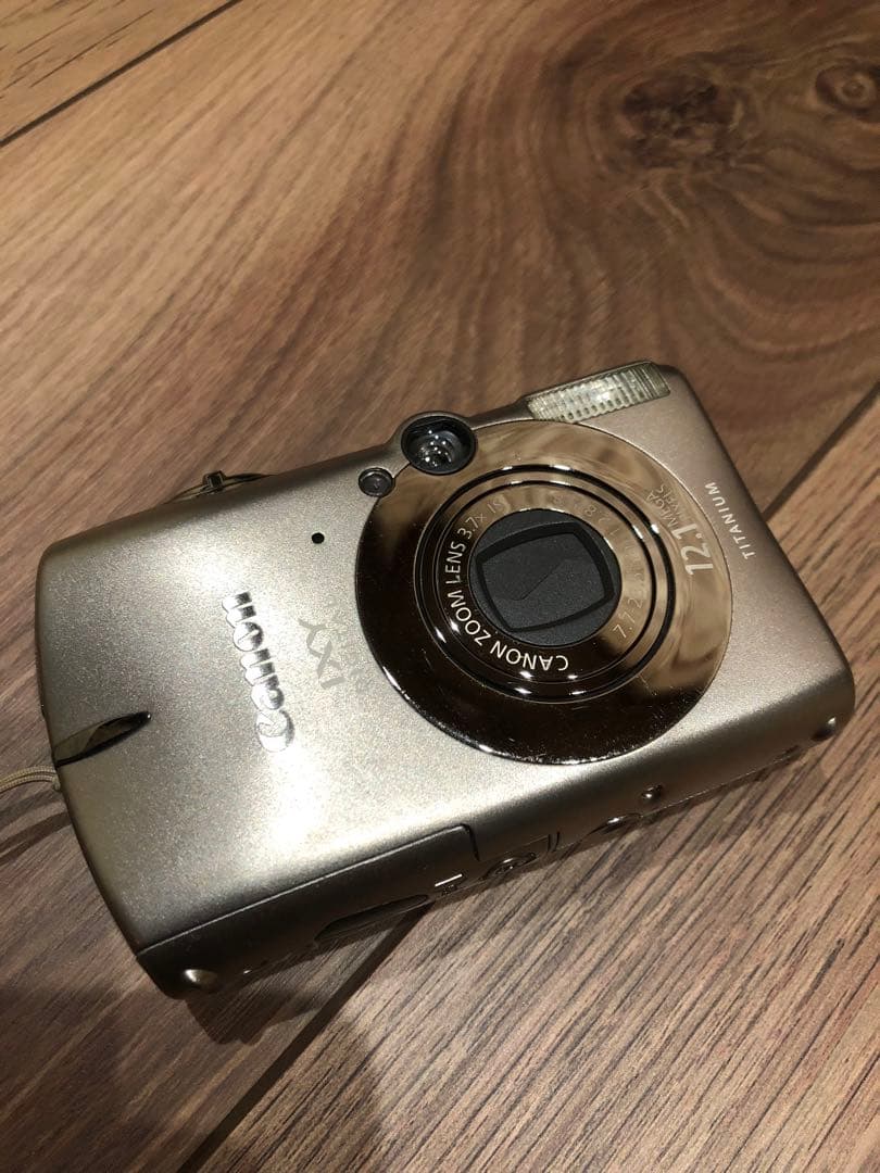 Canon IXY DIGITAL2000 ISの出品です。