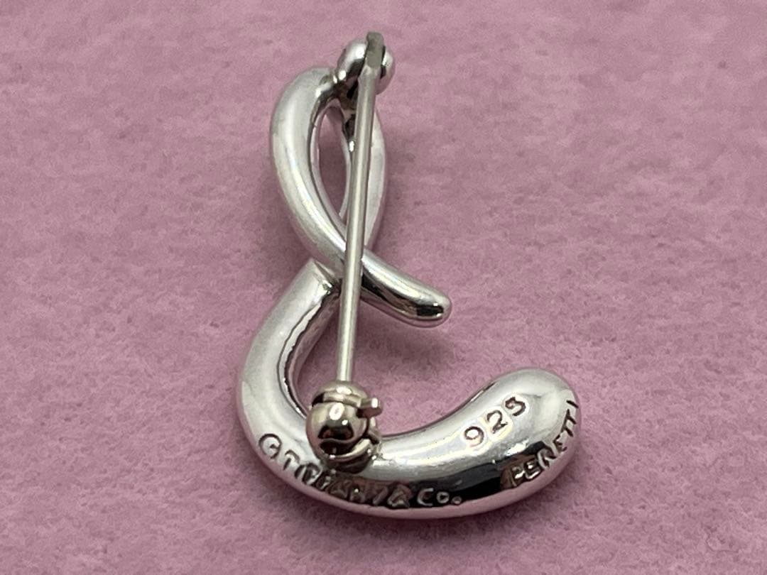 h146 希少　美品　ティファニー　アルファベット「S」イニシャル「s」ブローチ