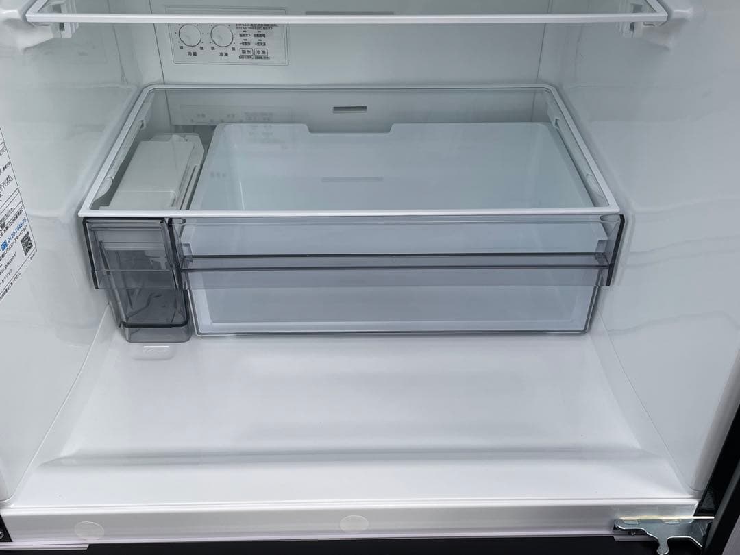 使用1年未満　東芝3ドア冷蔵庫　GR-V33SC　326L　2024年製