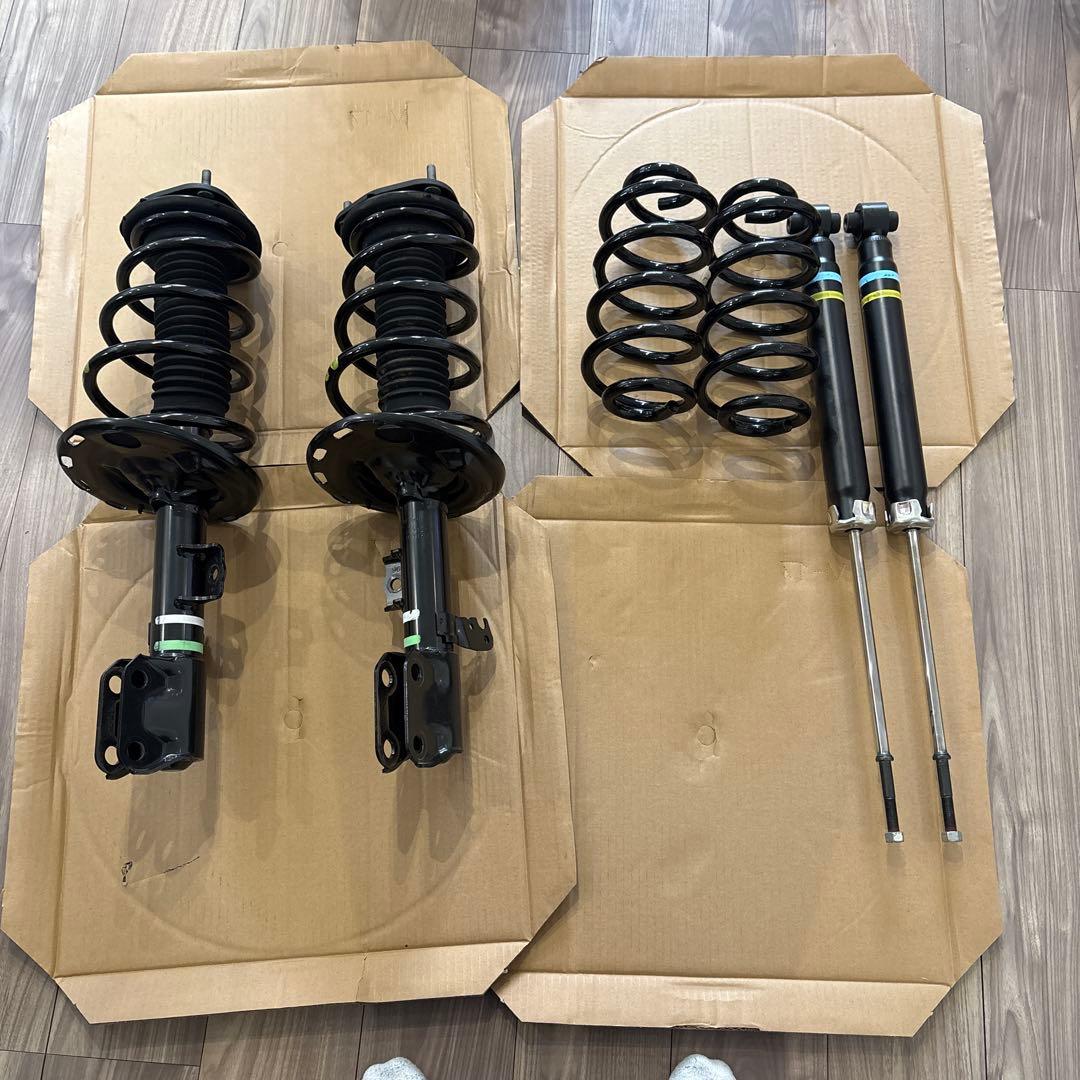 80系ノア、ヴォクシー、エスクァイア　新車外し純正サスペンションセット